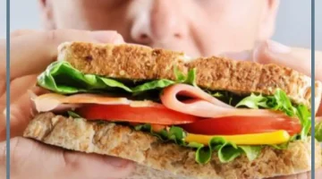 الاكل مع الميت