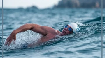 السباحة في المنام