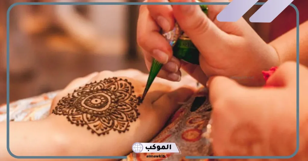 تفسير حلم الحناء للعزباء في المنام لابن سيرين 5 تفسير حلم الحناء للعزباء لابن سيرين