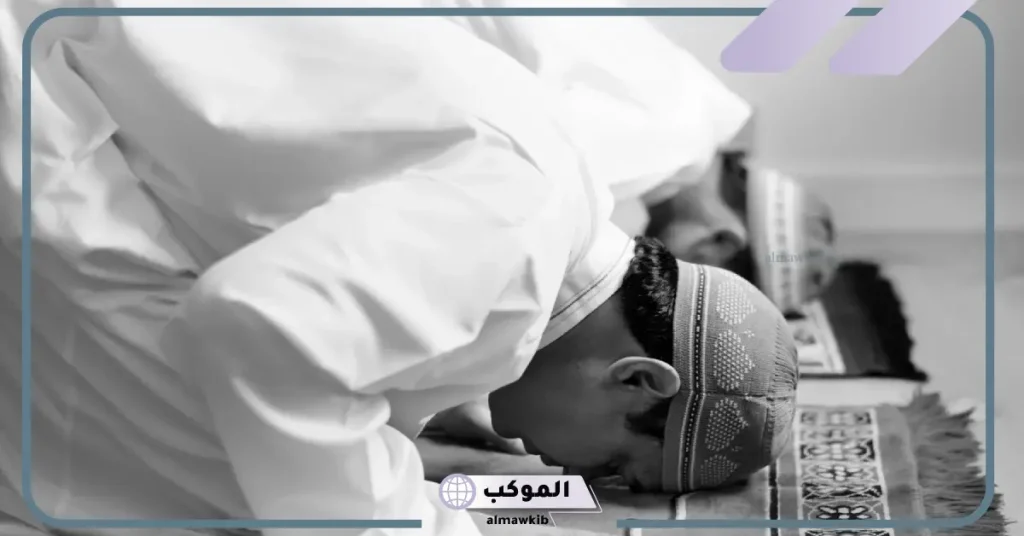 تفسير رؤية شخص يصلي في المنام وعلاقته بالرزق والفرج 5 رؤية رجل غريب يصلي في المنام