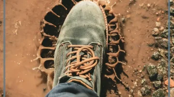 حلم المشي في الطين والوقوع به