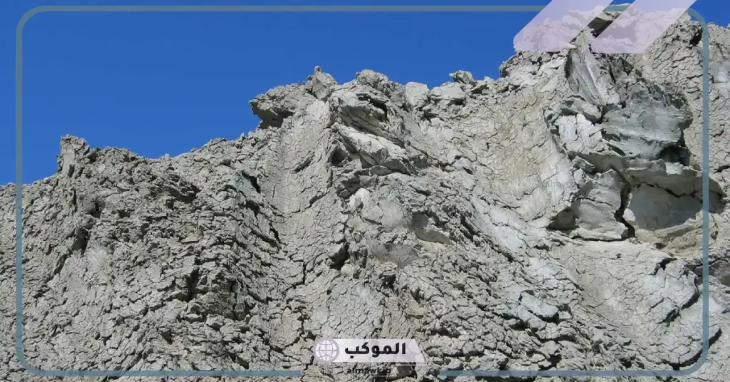 ما تفسير حلم المشي في الطين