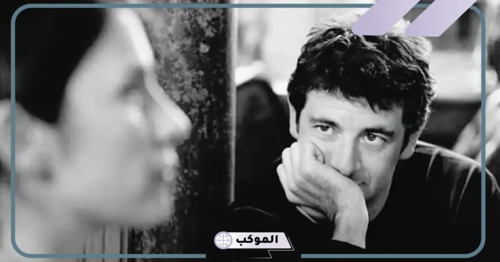 تفسير حلم شخص تحبه وينظر إليك من بعيد للعزباء