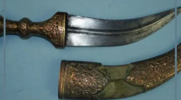 الخنجر في منام الرجل