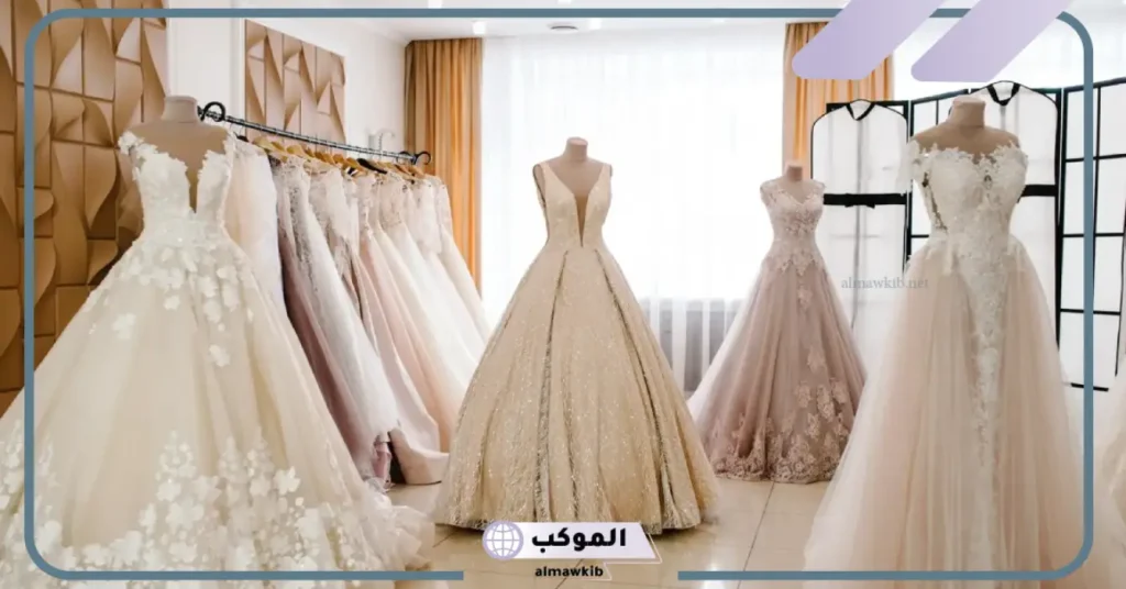 حلمت اني بدور على فستان سواريه