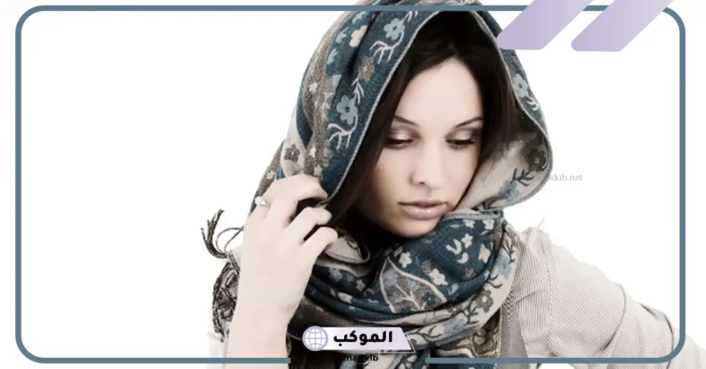 تفسير حلم رؤية نسيان لبس الحجاب في المنام للعزباء والمتزوجة لابن سيرين 6 خلع الحجاب أمام شخص في المنام للعزباء