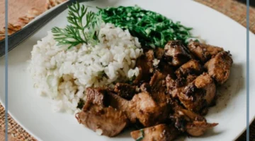 أكل الرز واللحم