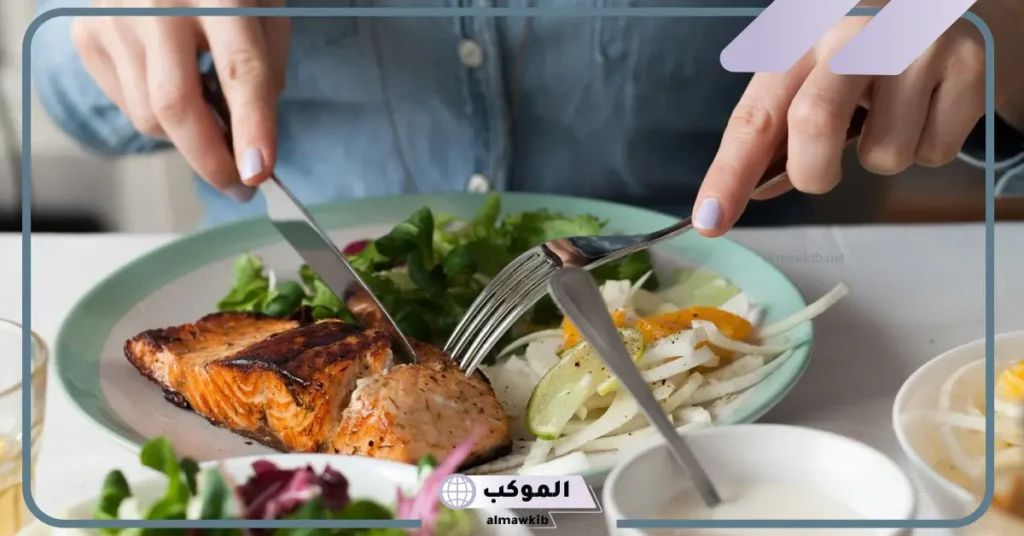 ما تفسير حلم الاكل مع الميت في المنام.. هل هي رسالة من العالم الآخر؟ 5 تفسير حلم الأكل مع الميت للحامل