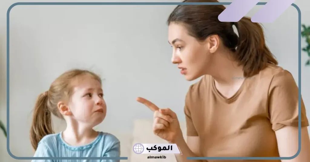 ضرب الأم في المنام للعزباء 