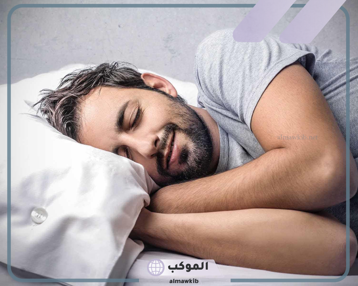 تفسير حلم شخص يراني بدون ملابس ودلالاته