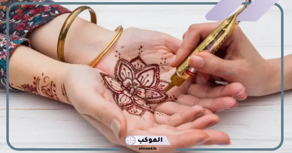 تفسير حلم الحناء في اليد في المنام للمطلقة والمتزوجة والعزباء لابن سيرين 6 تفسير حلم الحناء في اليد اليمنى واليسرى للمتزوجة