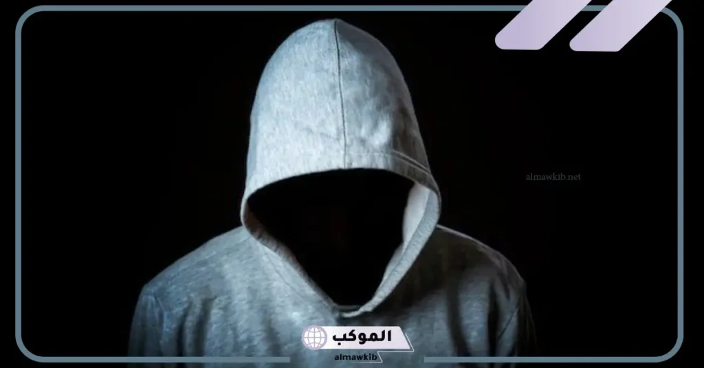 تفسير حلم رؤية الرجل الاسود في المنام للعزباء والمتزوجة وفقًا لابن سيرين 5 تفسير حلم رجل أسود يلاحقني