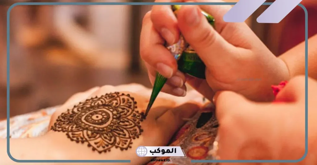تفسير حلم الحناء في اليد في المنام للمطلقة والمتزوجة والعزباء لابن سيرين 5 رمز الحناء في المنام للمتزوجة