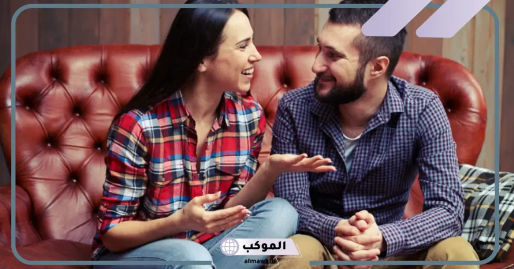 علامات إخفاء الحب عند الرجل الخجول