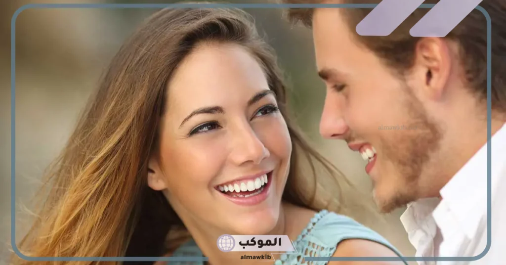 تفسير حلم ابتسامة شخص اعرفه لي في المنام للعزباء لابن سيرين 5 تفسير حلم شخص ينظر إليك ويبتسم للعزباء