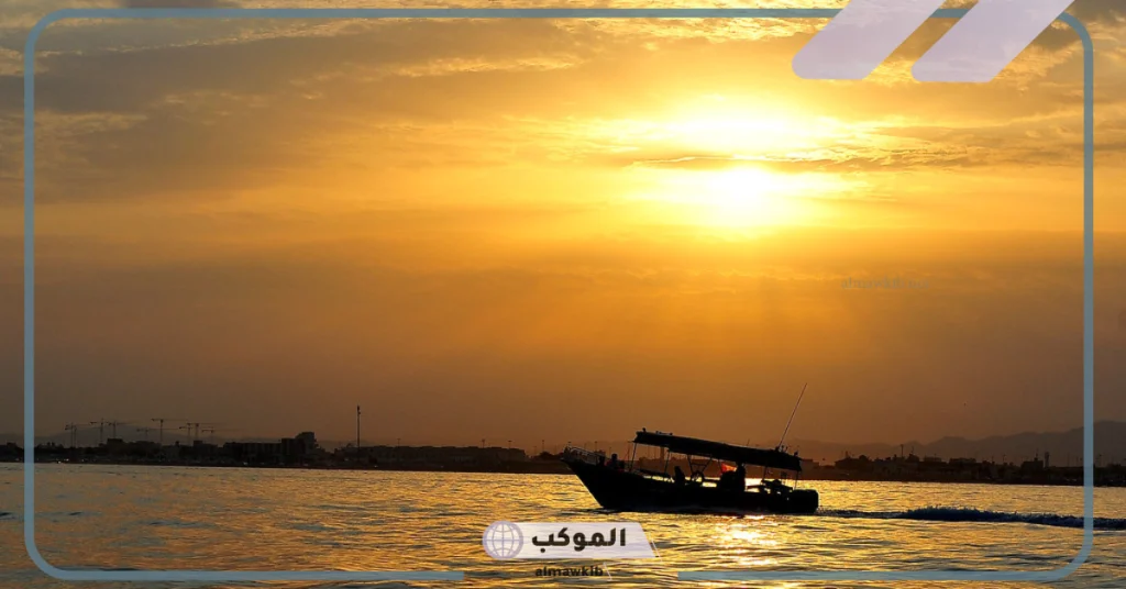 عند شروق الشمس وحلول الصباح 