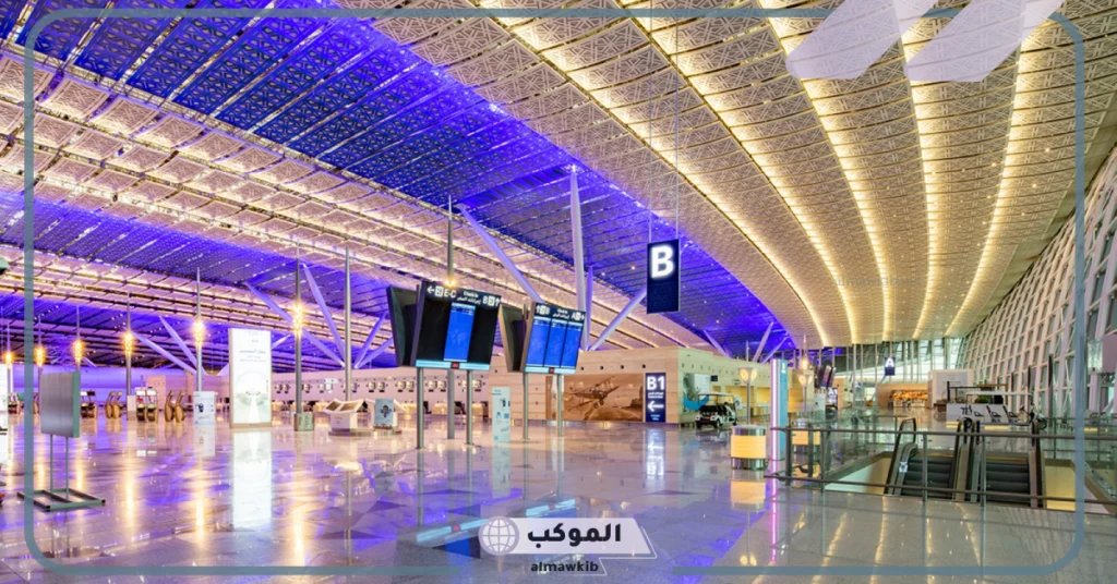 مطار الملك عبد العزيز يطالب كافة المواطنين بالتواصل مع شركات الطيران لمعرفة موعد الرحلة الجديد نظرًا لحالات الطقس
