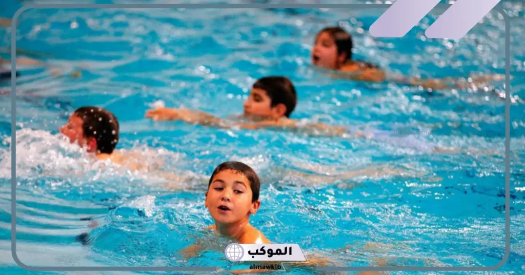 تفسير حلم السباحة في البحر مع أشخاص أعرفهم في المنام 5 تفسير حلم السباحة في البحر مع أشخاص للمتزوجة