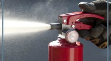 حلمت باطفاء النار