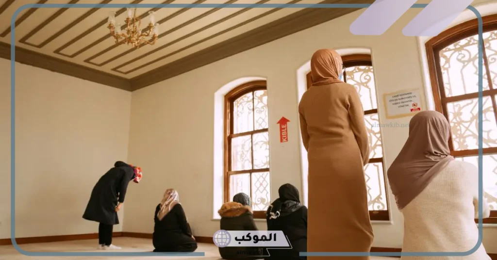 تفسير حلم الصلاة مع شخص اعرفه للعزباء 