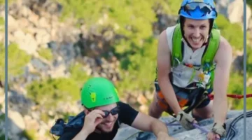 صعود الجبل مع شخص اعرفه في المنام