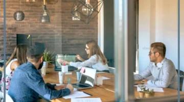 وداع زملاء العمل