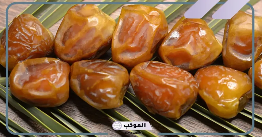 تفسير حلم الرطب في المنام للمرأة والرجل لابن سيرين 5 الرطب في المنام للعزباء