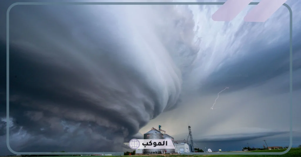 تفسير حلم الاعصار والرياح في المنام للعزباء والنجاة منه والمتزوجة لابن سيرين 6 تفسير حلم الإعصار في البيت