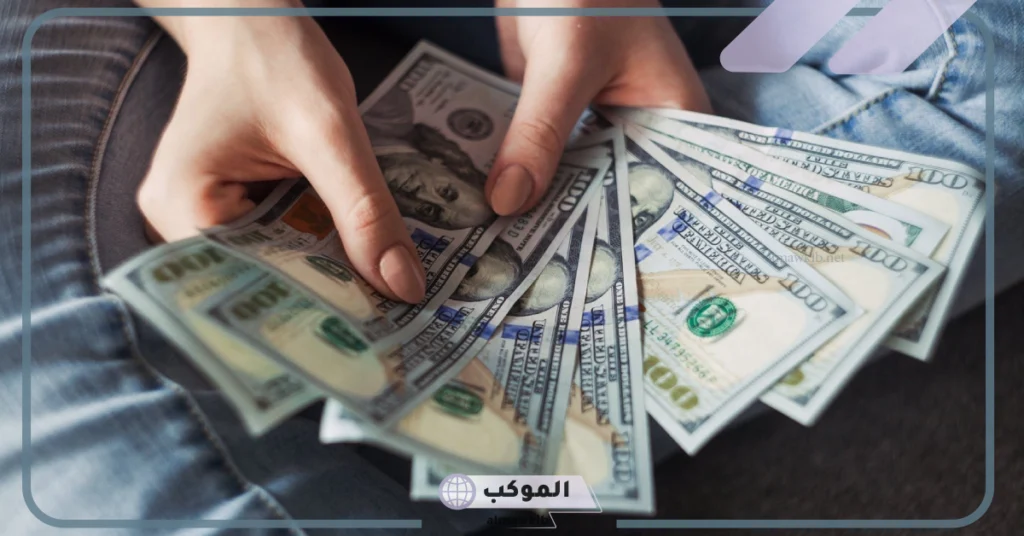 النقود الورقة في المنام للرجل 