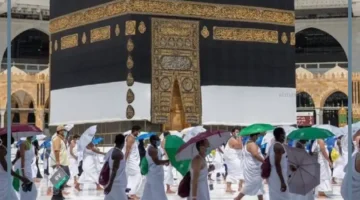 أطوف حول الكعبة