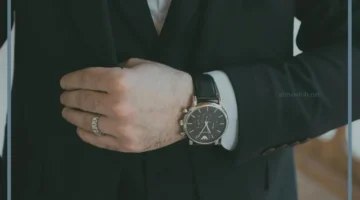 ارتداء الرجل ساعة اليد في المنام