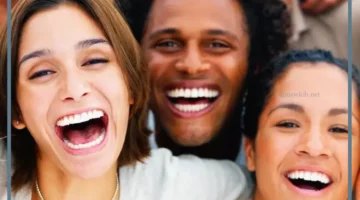 تفسير حلم الضحك في جو عائلي أو اجتماعي