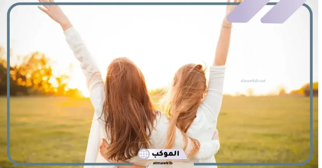 تفسير حلم رؤية صديقتي سعيدة للعزباء