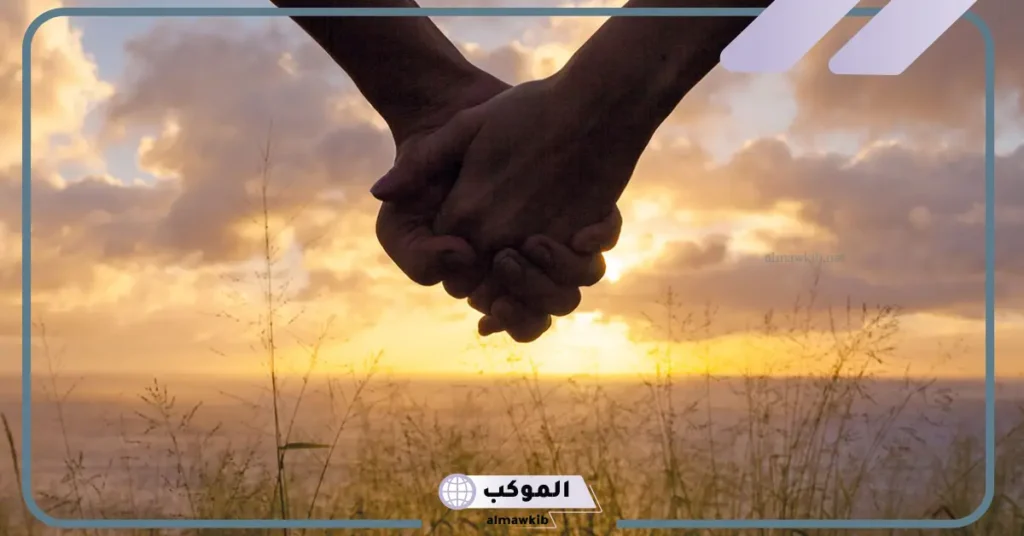 تفسير حلم مسك يد شخص تحبه في المنام للمطلقة والمتزوجة 6 تفسير حلم مسك يد شخص تحبه للمطلقة