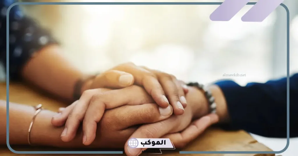 تفسير حلم مسك يد شخص تحبه في المنام للمطلقة والمتزوجة 5 تفسير حلم لمس يد شخص تحبه للعزباء