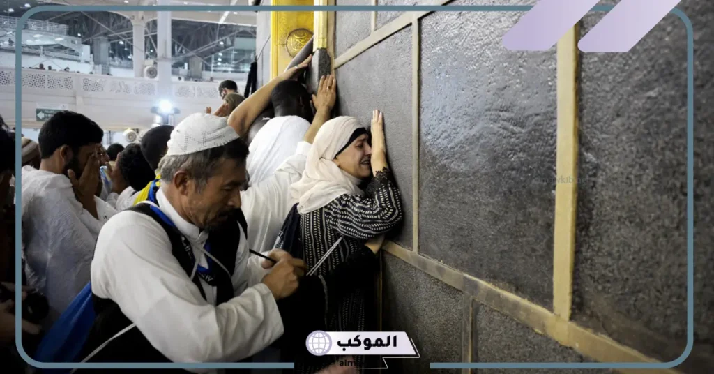 تفسير حلم تقبيل الحجر الاسود للمطلقة