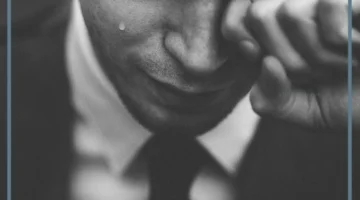 حلم بكاء الرجل