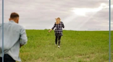 حلمت برجل يلاحقني