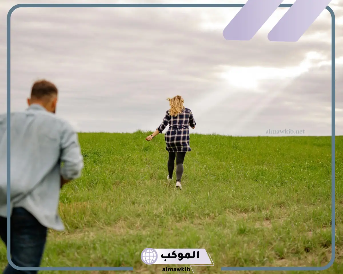 تفسير حلم رجل يلاحقني للعزباء لابن سيرين