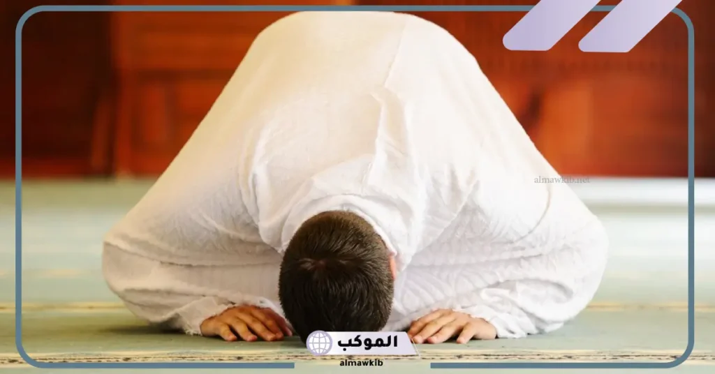 تفسير حلم الصلاة في غير اتجاه القبلة للعزباء