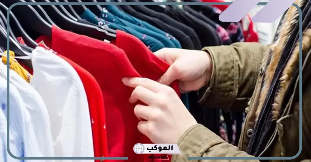 تفسير رؤية الملابس الملونة في المنام للعزباء