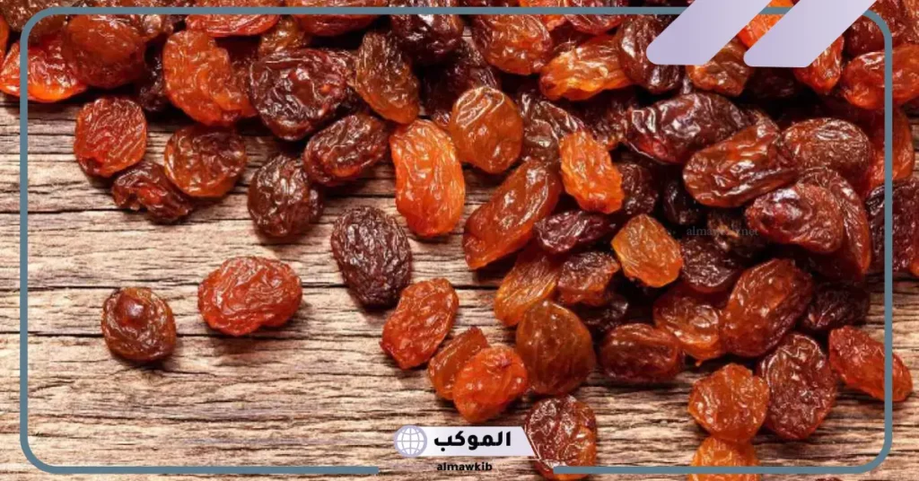 تفسير حلم اكل الزبيب في المنام للحامل والعزباء 5 إعطاء الزبيب في المنام للعزباء