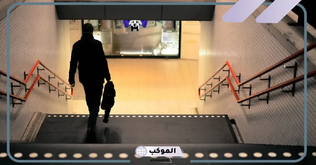 تفسير حلم نزول الدرج في المنام للمتزوجة والحامل مع شخص اعرفه 6 نزول الدرج في المنام لابن سيرين