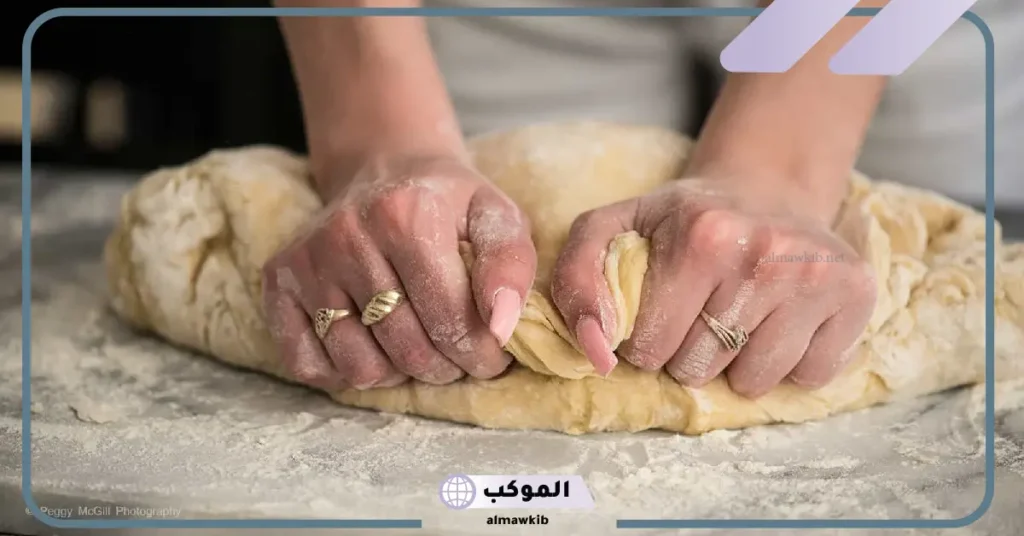 هل رؤية العجين في المنام بشارة خير للرجل والمرأة؟ 6 رؤية تقريص العجين في المنام
