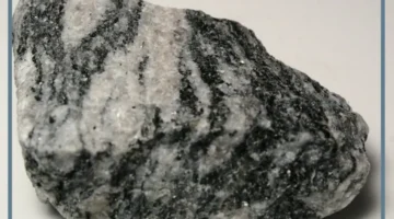 سبب تشكل الصخور