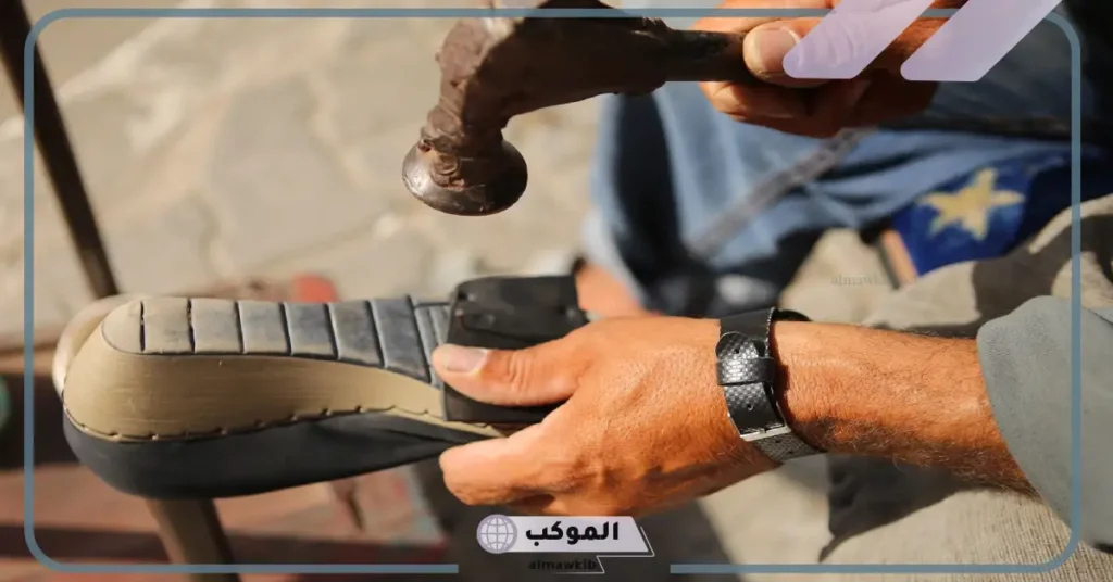 أقرب محل تصليح احذية وحقائب من موقعي في الرياض 1447 5 اسكافي الرياض