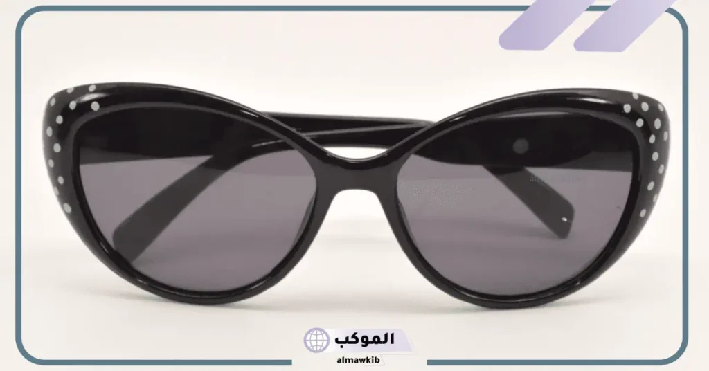 تفسير حلم ارتداء النظارة في المنام للمرأة والرجل المتزوج لابن سيرين 5 لبس النظارة في المنام للعزباء
