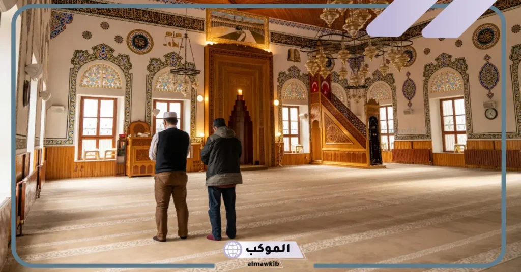 حلمت اني امام اصلي بالناس بصوت جميل