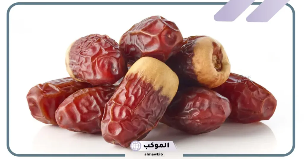 تفسير حلم اكل التمر للعزباء في المنام وعلاقته بقدوم الخير 5 تفسير حلم أكل التمر الأصفر للعزباء
