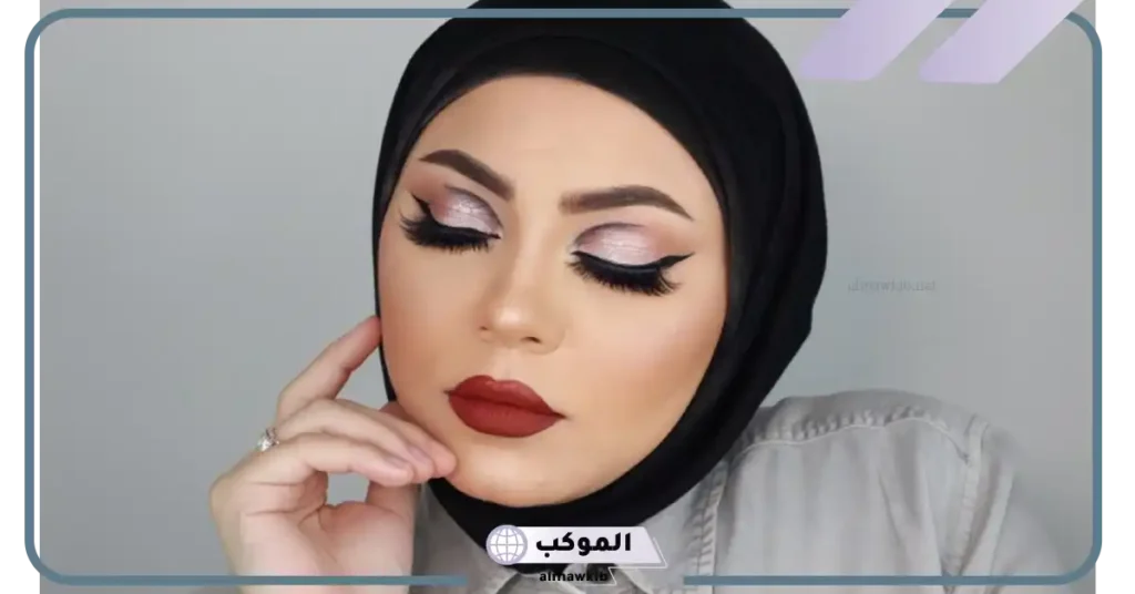 تفسير حلم وضع روج أحمر للعزباء